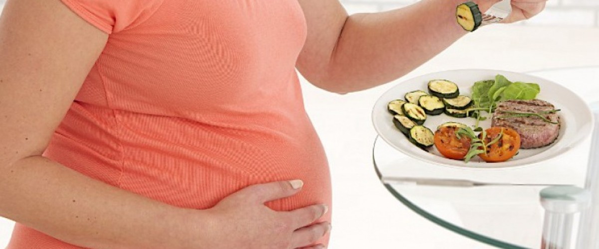 La prise de poids pendant la grossesse influencerait l’obésité de l’enfant